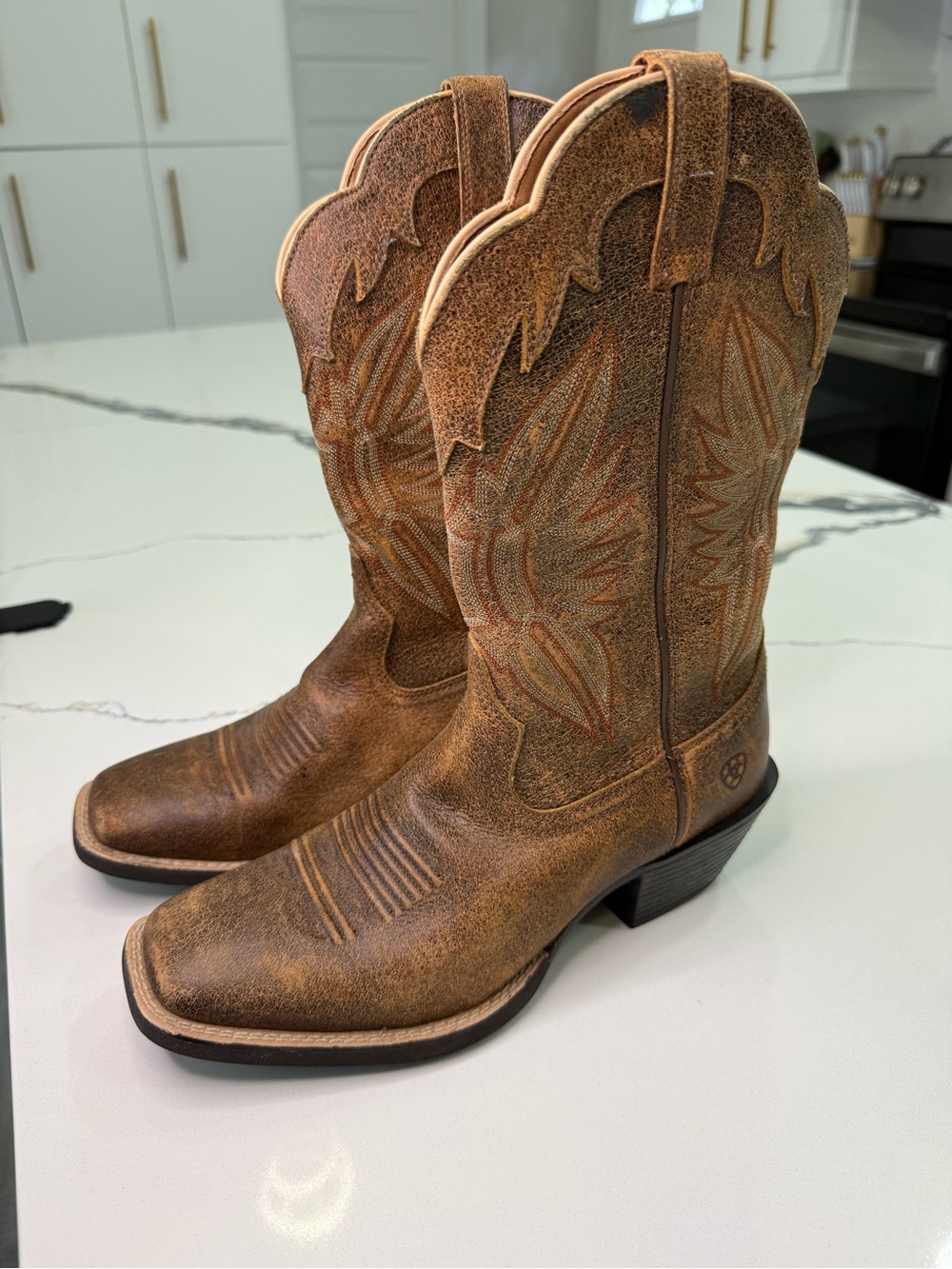 Ariat Women's Round Up Outfitter Leather Cowgirl Boots Distressed Brown 8.5B